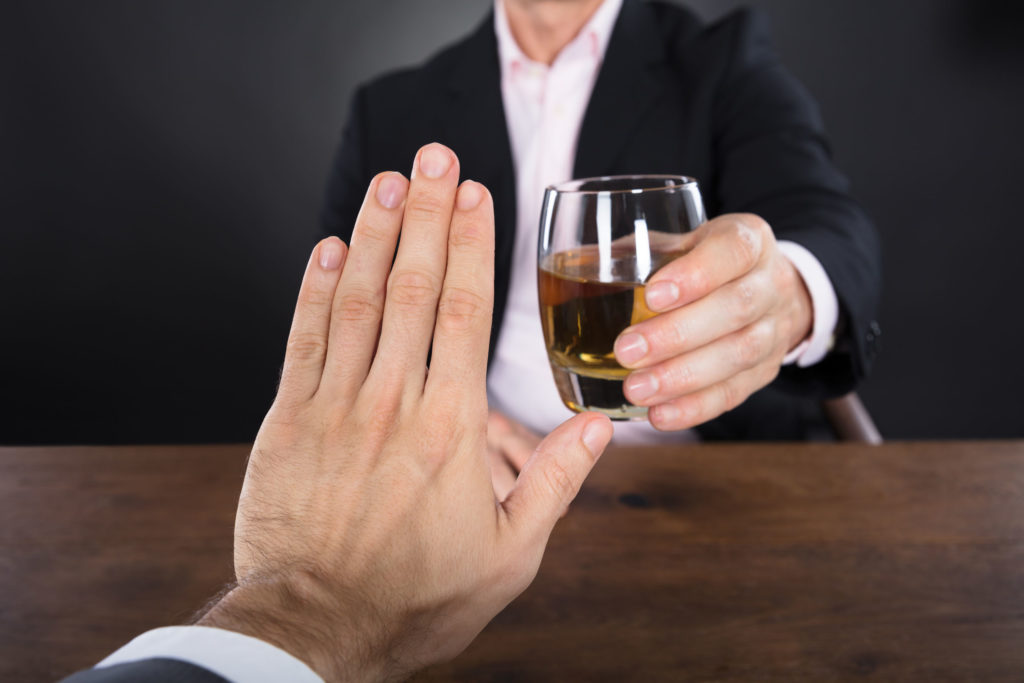 Как помочь и вылечить мужчину — алкоголика